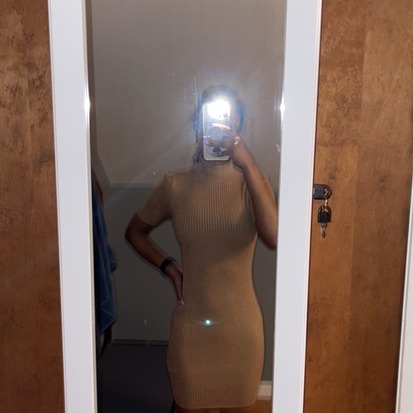 Gold mock-neck form fitting dress - Picture 2 of 3